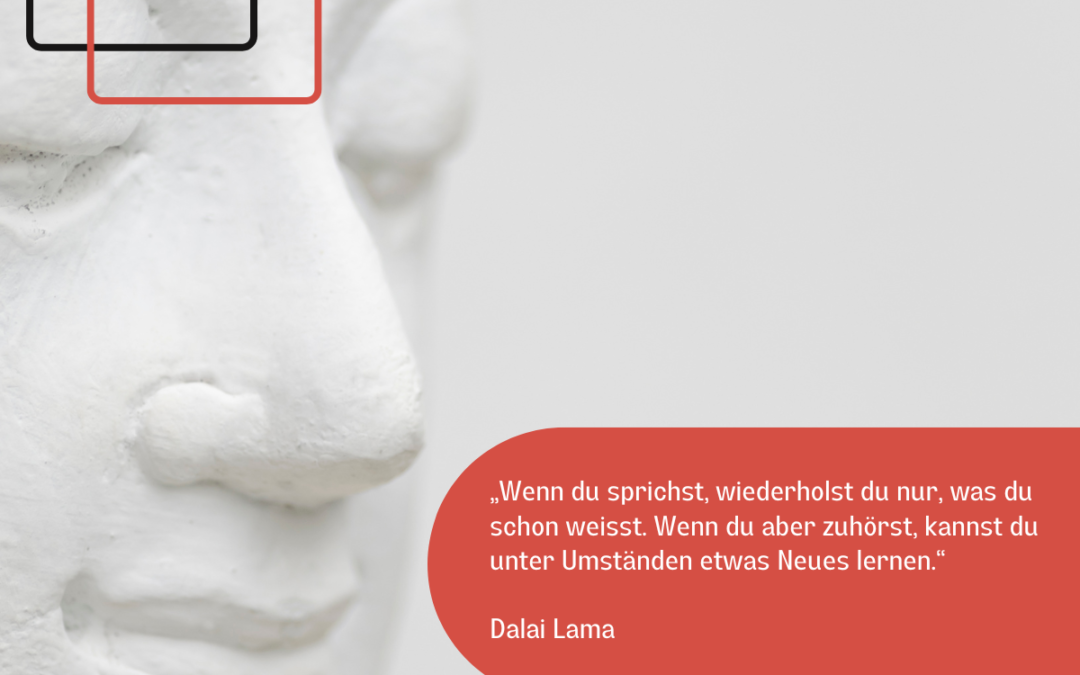 Ein weißes Buddha-Gesicht vor weißem Hintergrund: Text: Zitat des Dalai Lama: Wenn du sprichst, wiederholst du nur, was du schon weißt. Wenn du aber zuhörst, kannst du unter Umständen etwas Neues lernen. Rechts unten das Firmenlogo Neuroresilienz.
